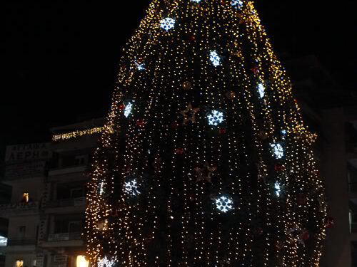 Αγρίνιο: Στις 7 Δεκεμβρίου το άναμμα του Χριστουγεννιάτικου δέντρου – Μουσικές εκδηλώσεις, φαναράκια ευχών και DJ στη μεγάλη χριστουγεννιάτικη γιορτή