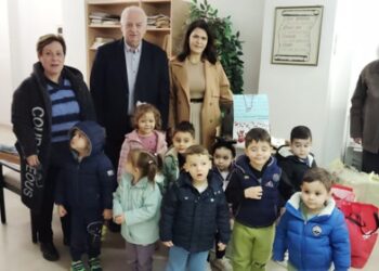 Δωρεά τροφίμων από τα νήπια της «Κοκκινοσκουφίτσας» προς ενίσχυση πολύτεκνων οικογενειών
