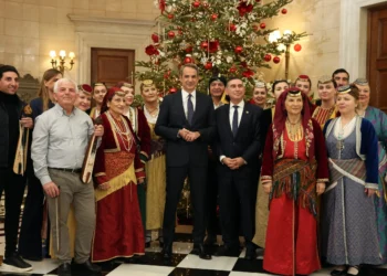 Τα κάλαντα της Πρωτοχρονιάς στον πρωθυπουργό Κυριάκο Μητσοτάκη