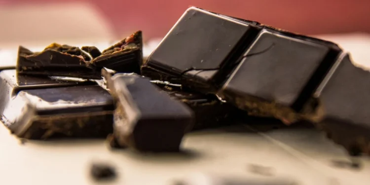 Μαύρη σοκολάτα: Πώς βοηθά στην επιβράδυνση της γήρανσης