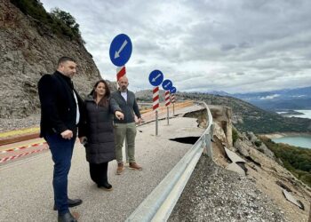 Υποχώρησε τμήμα του οδοστρώματος από Αλευράδα προς Γέφυρα Τατάρνας- Αυτοψία Μαυρομμάτη