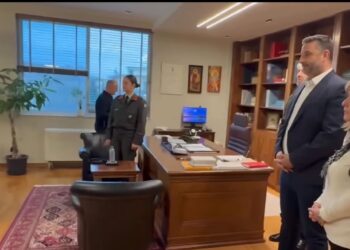 Με εορταστικές μελωδίες και χριστουγεννιάτικη διάθεση γέμισε σήμερα το γραφείο του Αντιπεριφερειάρχη Θανάση Μαυρομμάτη