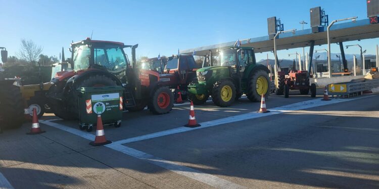 Αιτωλοακαρνανία: Κλειστή η Ιόνια οδός – Από την παλιά εθνική οδό οι μετακινήσεις (φωτο)
