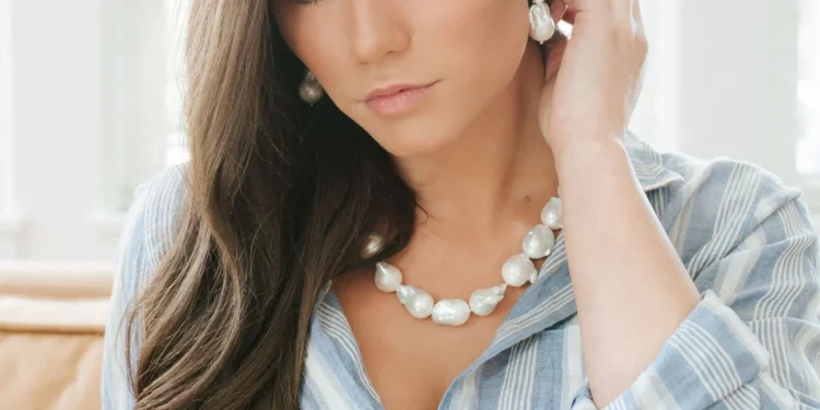 Πώς να συνδυάζετε κοσμήματα χωρίς να υπερφορτώνετε το outfit;