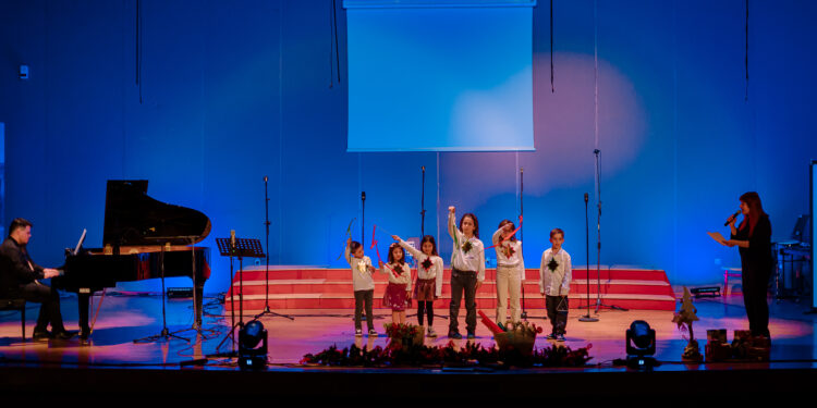 Χριστουγεννιάτικο Ρεσιτάλ του Μουσικού Εργαστηρίου Meloessa II Music and Creativity στην κατάμεστη αίθουσα εκδηλώσεων του Μουσικού Σχολείου Αγρινίου