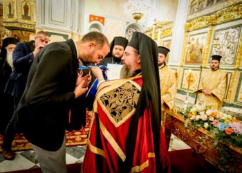 Τις ιστορικές του πύλες, άνοιξε και πάλι, ο εμβληματικός Μητροπολιτικός Ναός Αγίου Σπυρίδωνος  Μεσολογγίου-Ανώτατη Τιμητική Διάκριση στο Περιφερειάρχη Ν.Φαρμάκη