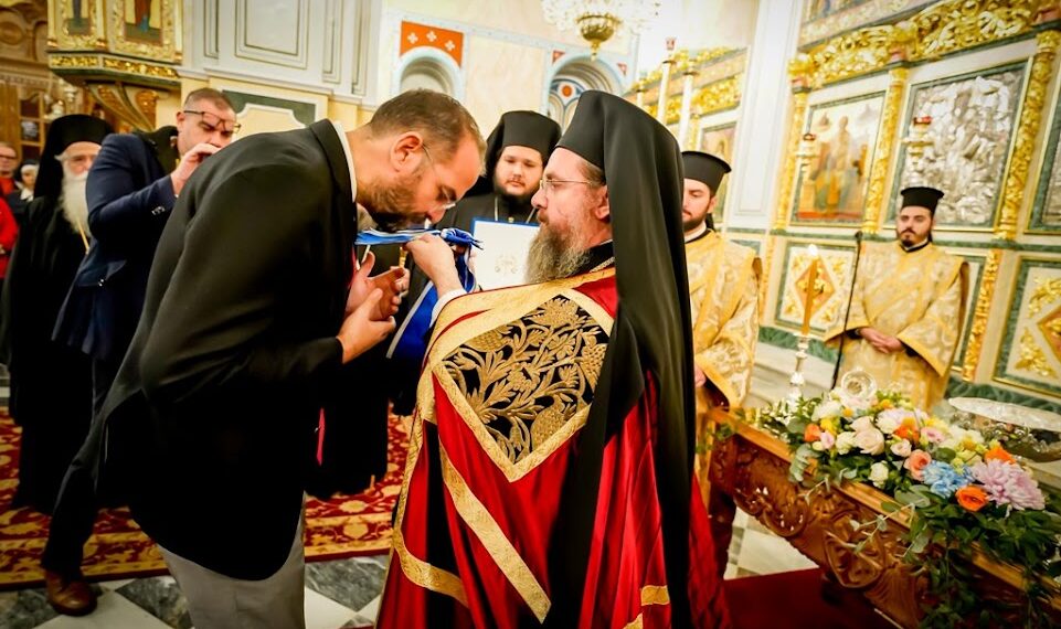 Τις ιστορικές του πύλες, άνοιξε και πάλι, ο εμβληματικός Μητροπολιτικός Ναός Αγίου Σπυρίδωνος  Μεσολογγίου-Ανώτατη Τιμητική Διάκριση στο Περιφερειάρχη Ν.Φαρμάκη