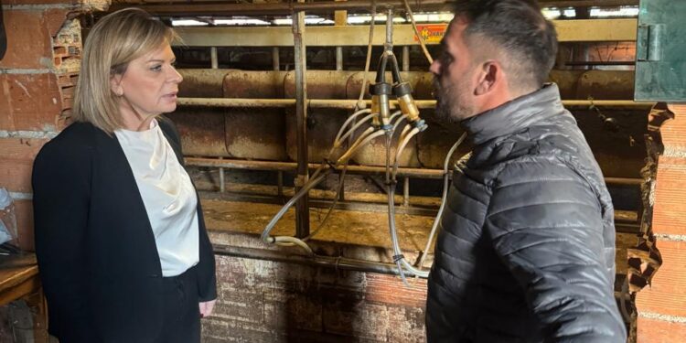 Στο πλευρό του αγροτικού κόσμου η Χριστίνα Σταρακά : Αυτοψία στις πλημμυρισμένες περιοχές στη Βόνιτσα