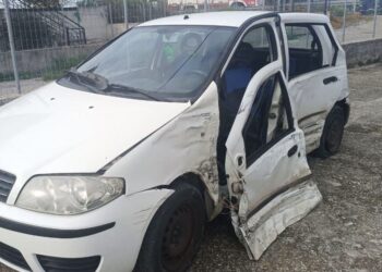 Αγρίνιο: Σμπαράλια έγινε αυτοκίνητο μετά από τροχαίο με εγκλωβισμό οδηγού (φωτο)