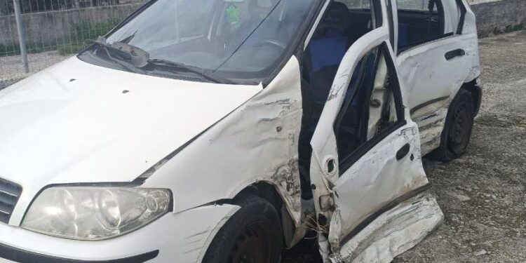 Αγρίνιο: Σμπαράλια έγινε αυτοκίνητο μετά από τροχαίο με εγκλωβισμό οδηγού (φωτο)