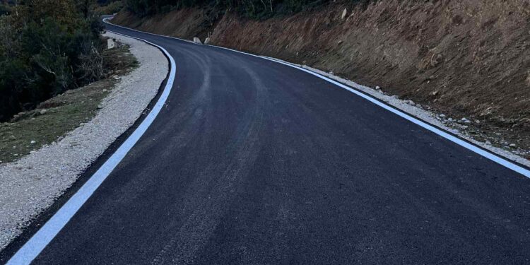 Ολοκληρώθηκε από τον Δήμο Αμφιλοχίας η ασφαλτόστρωση του δρόμου από το χωριό Βαρετάδα προς τον οικισμό Λαγκάδα