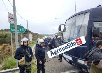 Κλιμακώνουν οι αγρότες: Μπλόκα στα διόδια Αγγελοκάστρου και στο Άκτιο (φωτο -βίντεο)