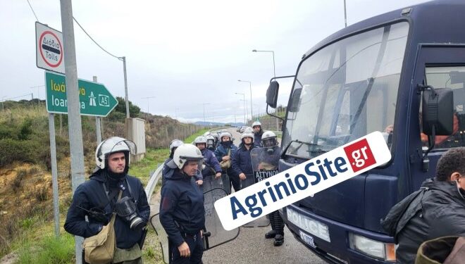Κλιμακώνουν οι αγρότες: Μπλόκα στα διόδια Αγγελοκάστρου και στο Άκτιο (φωτο -βίντεο)