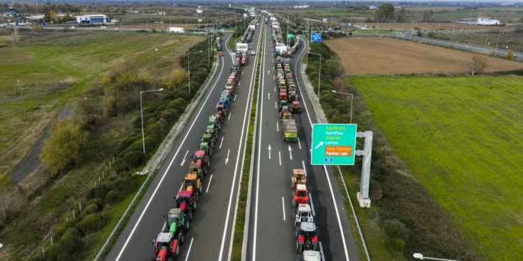 Αγρότες: Το πρόγραμμα των μπλόκων για τις γιορτές – Ποιες οι κόκκινες γραμμές και το νέο μήνυμα της κυβέρνησης