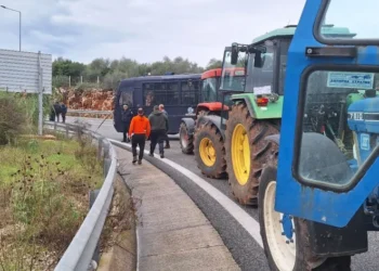 Βόνιτσα: Συμβολικός αποκλεισμός της Αμβρακίας Οδού από αγρότες (φωτο)