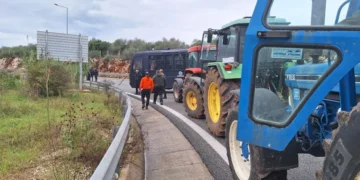 Βόνιτσα: Συμβολικός αποκλεισμός της Αμβρακίας Οδού από αγρότες (φωτο)