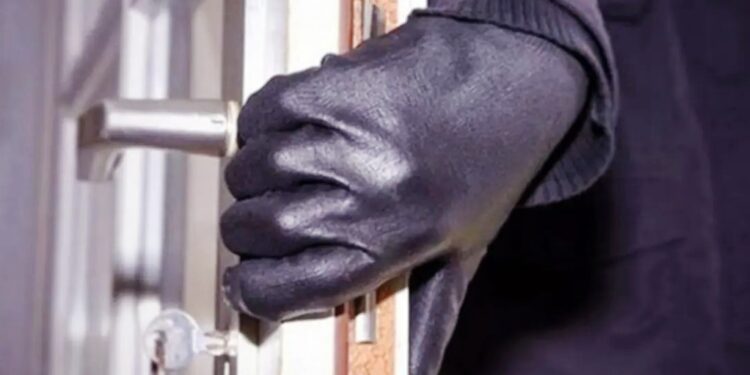 Αγρίνιο: Πιάστηκε διαρρήκτης καταστημάτων