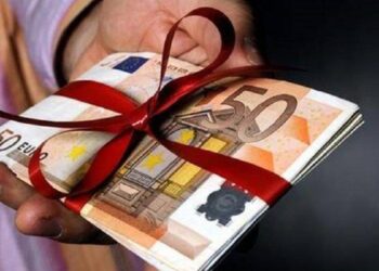 Δώρο Χριστουγέννων: Μέχρι πότε πρέπει να πληρωθείτε – Πώς να το υπολογίσετε