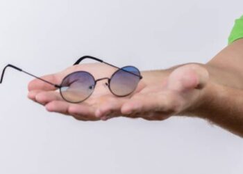 Αγρίνιο: Μπήκε λίγα λεπτά σε κατάστημα και ….του έκλεψαν τα γυαλιά!