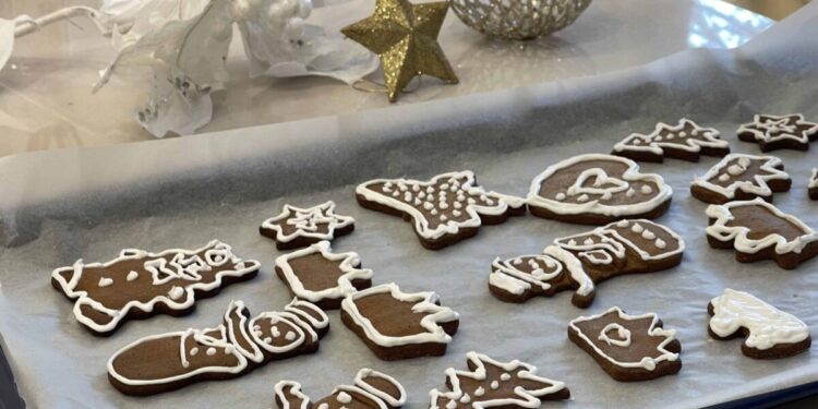 Gingerbread cookies: Τα καλύτερα χριστουγεννιάτικα μπισκότα