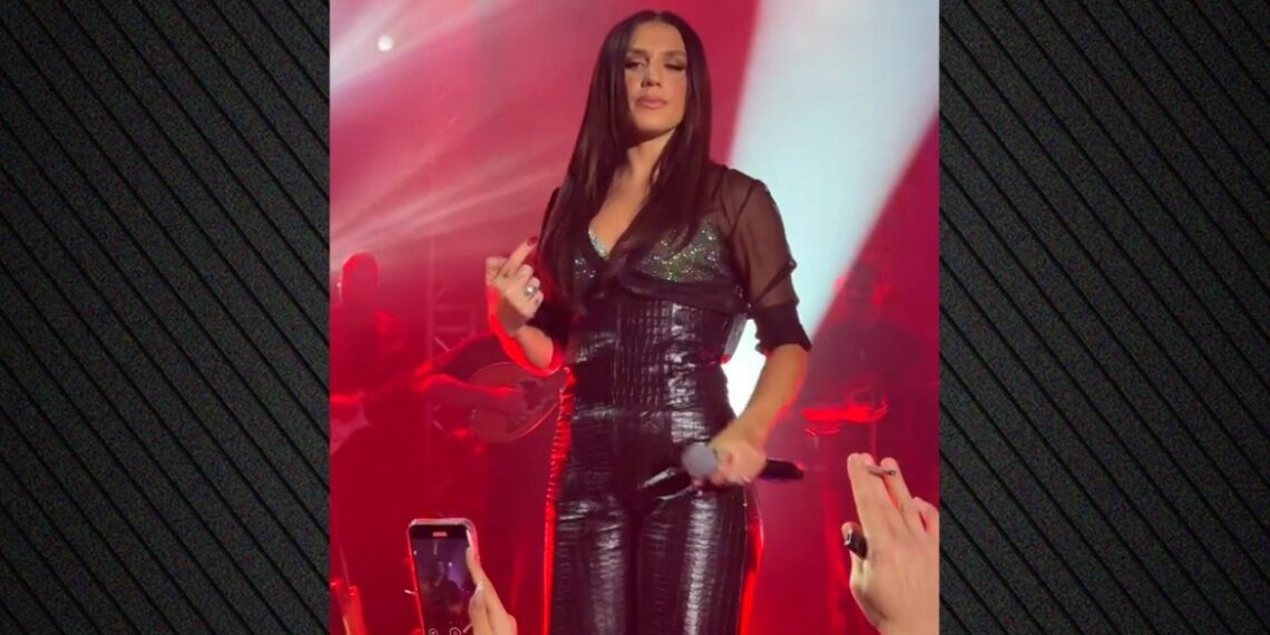 Νέος εκνευρισμός της Καλλιμάνη – Έβρισε πελάτη που της πέταξε λουλούδια και νερό στο πρόσωπο