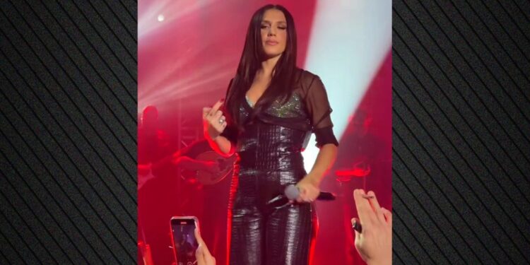 Νέος εκνευρισμός της Καλλιμάνη – Έβρισε πελάτη που της πέταξε λουλούδια και νερό στο πρόσωπο