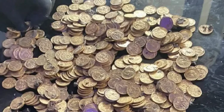 Απάτη μισού εκατομμυρίου, σε βάρος ηλικιωμένης – Πώς την έπεισαν να παραδώσει ό,τι πολύτιμο είχε σπίτι της