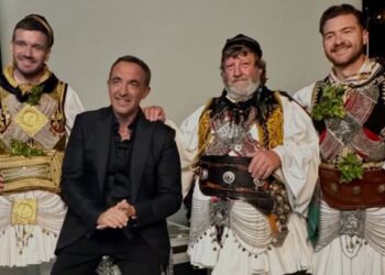 Η έκπληξη του Σαλέα στον Αλιάγα και το τραγούδι της Λάρα Φαμπιάν στα ελληνικά