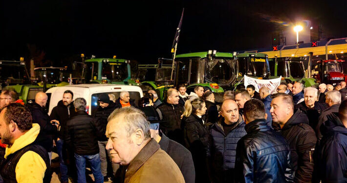 Μπλόκο Αγγγελόκαστρου : Στο πλευρό των αγροτών αρχές και φορείς του Αγρινίου-Που θα στηθούν νέα μπλόκα