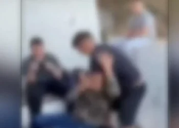 Συνελήφθησαν ανήλικοι που ξυλοκόπησαν και απείλησαν με μαχαίρι 15χρονο