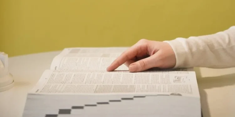 «Slop»: Η λέξη της χρονιάς 2025 που περιγράφει την εποχή της τεχνητής νοημοσύνης