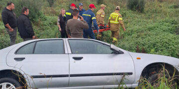 Εκτροπή αυτοκινήτου με εγκλωβισμό στη διασταύρωση Αμπελακίου Αμφιλοχίας (φωτο)