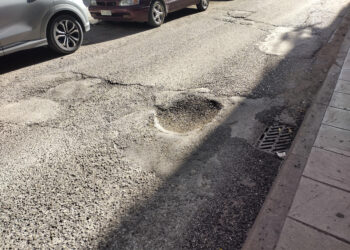 Αγρίνιο: Μια λακκούβα, μα τι λακκούβα στην Αγίου Γεωργίου…τελικά αποκαταστάθηκε