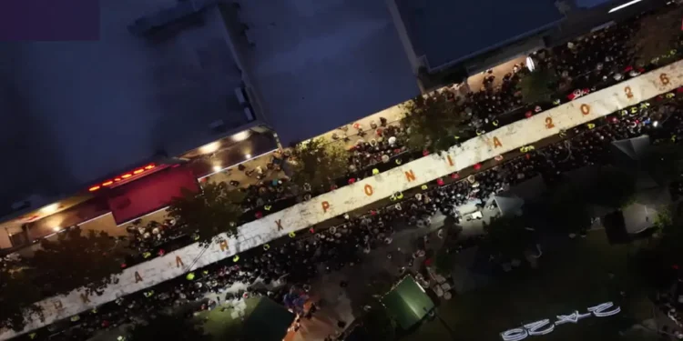 Περιστέρι: Η βασιλόπιτα «γίγας» έσπασε παγκόσμιο ρεκόρ – Ξεπερνά τα 80.000 κομμάτια, ζυγίζει 10 τόνους και φτάνει τα 100 μέτρα