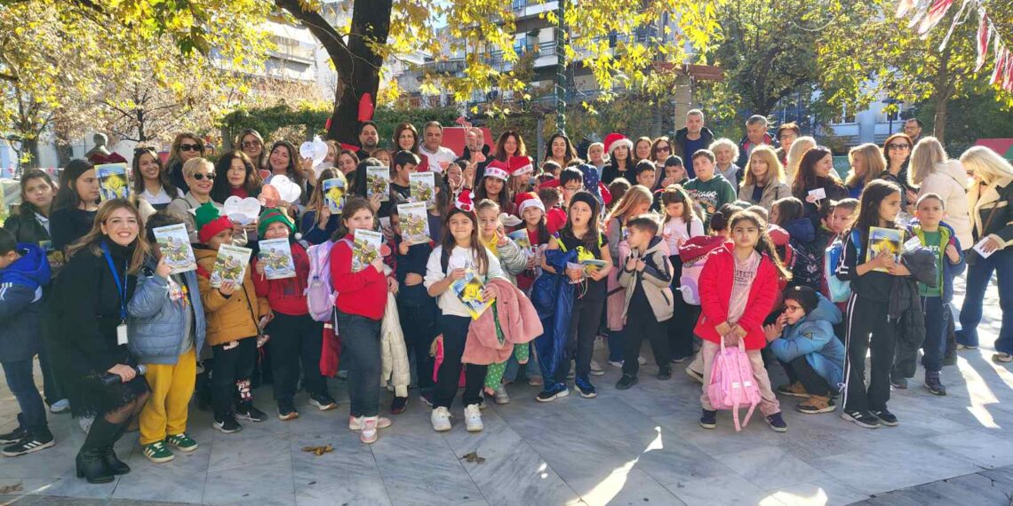 Αγρίνιο: Το «Δέντρο της Αγάπης» στόλισε την Πλατεία Παναγόπουλου με χαμόγελα και μηνύματα προσφοράς