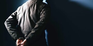 Αγρίνιο: Διαρρήκτες αυτοκινήτου ετών 10 και 11