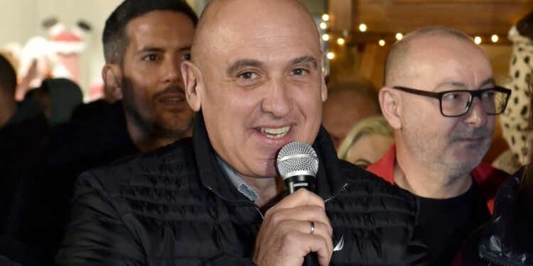 Άναψε το Χριστουγεννιάτικο δέντρο στη Ναύπακτο