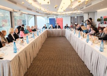 Συνάντηση Κυριάκου Πιερρακάκη με πρέσβεις ΕΕ: Η Ευρώπη χρειάζεται επιτάχυνση μεταρρυθμίσεων και δημοσιονομική ισορροπία