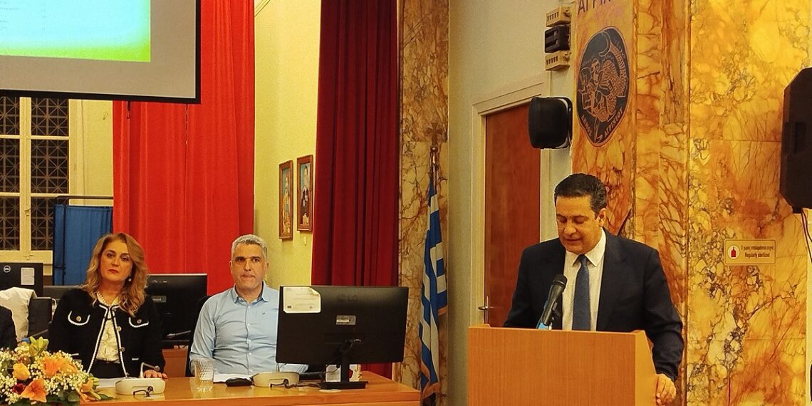 Με επιτυχία παρουσιάστηκε το βιβλίο της Πόπης Ντόβα Μπαζάκα με τον τίτλο «Ακτινογραφώντας τον σύγχρονο κόσμο»