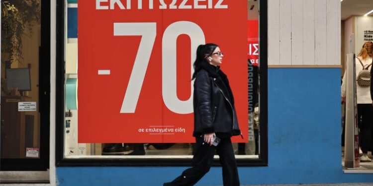 Χειμερινές εκπτώσεις: Ανοιχτά τα καταστήματα την Κυριακή 18 Ιανουαρίου – Τι να προσέξουν οι καταναλωτές
