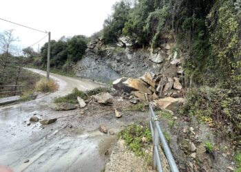 Πτώση βράχων στο Ελληνικό Σκουτεράς – Άμεση παρέμβαση του Δήμου Αγρινίου
