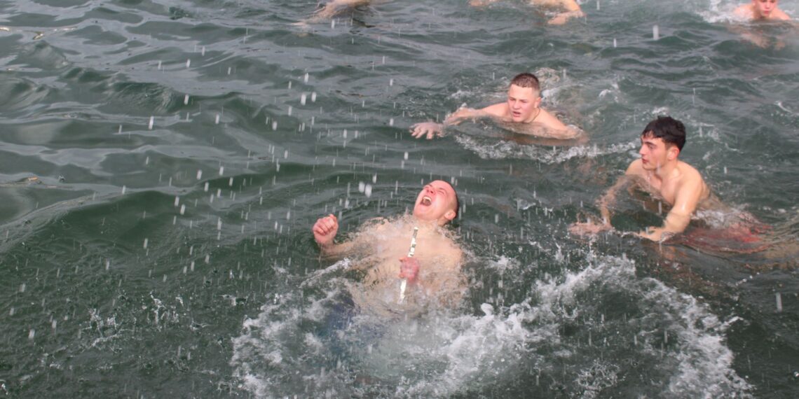 Αμφιλοχία: Τον Σταυρό έπιασε και φέτος ο Ορφέας Κατσικοκέρης