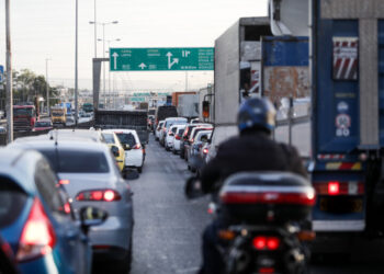 Κίνηση στους δρόμους: Αυξημένη κίνηση στον Κηφισό – Καθυστερήσεις σε Λ. Ποσειδώνος και Αττική Οδό