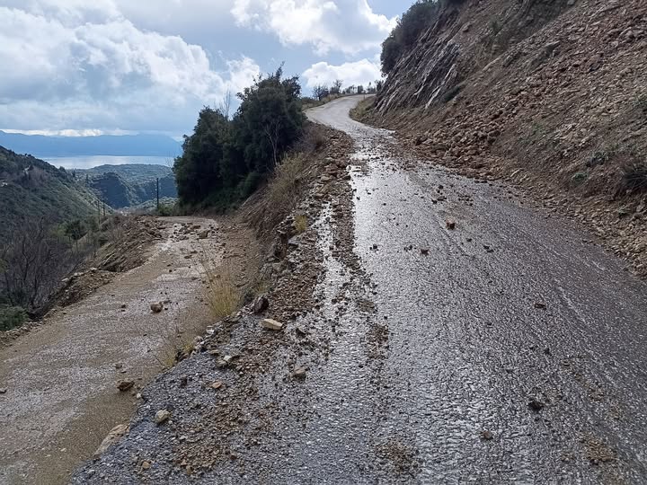 Κατολισθήσεις στον δρόμο Κυρα-Βγενα _Περιστέρι| Άμεση η παρέμβαση του Δήμου Αγρινίου