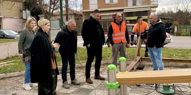 Στη Νέα Αβόρανη ο Αντιπεριφερειάρχης Θανάσης Μαυρομμάτης – Αυτοψία στην πρόοδο των παρεμβάσεων στις εισόδους των χωριών