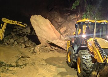 Ολονύχτια μάχη για την αποκατάσταση των κατολισθήσεων σε περιοχές του Δήμου Αγρινίου