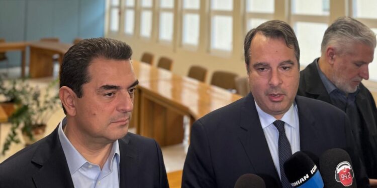 Θανάσης Παπαθανάσης: Περιοδεία στο Αγρίνιο με τον Κώστα Σκρέκα και τον Στέλιο Κονταδάκη – Επαφές με Δήμο, Επιμελητήριο και επιχειρήσεις.