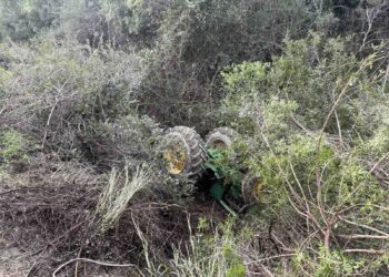 Μεσολόγγι: Ανατροπή τρακτέρ στο Κουτσοχέρι – Καταπλάκωσε τον οδηγό του, εντοπίστηκε χωρίς τις αισθήσεις του (φωτο)