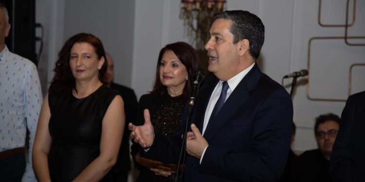 Ο ετήσιος χορός του Χορευτικού του Δήμου Αγρινίου σε μια όμορφη, ζεστή και γεμάτη χαμόγελα βραδιά