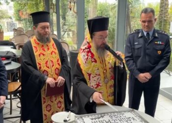 Η Πυροσβεστική Υπηρεσία Αγρινίου έκοψε την πρωτοχρονιάτικη πίτα της (φωτο)